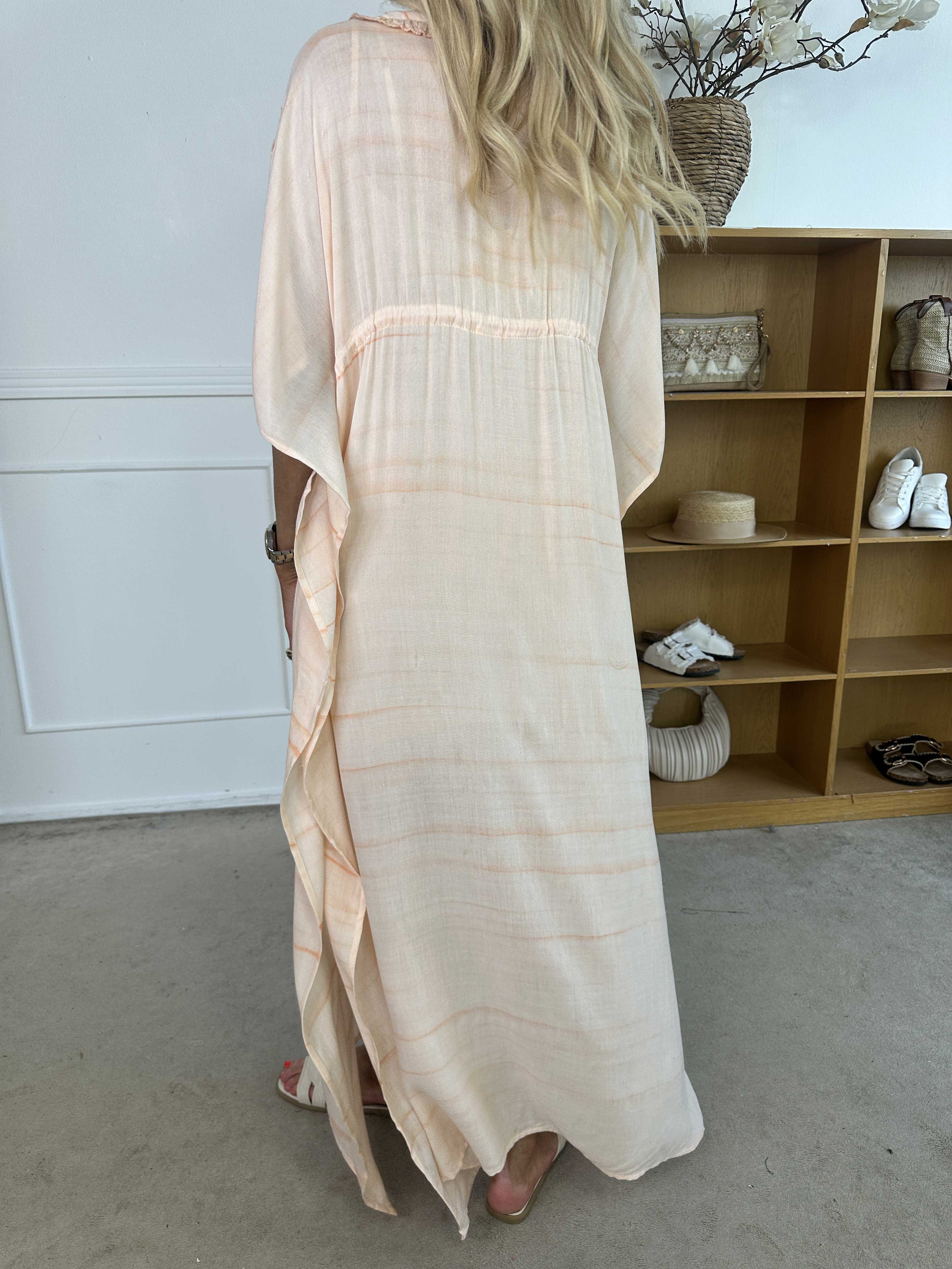 Avery - Tunikaklänning i viskos med pärlor och spets på bröstet